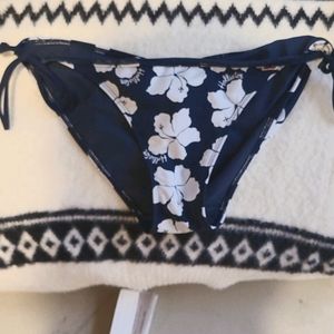 Hollister bikini buttons size L